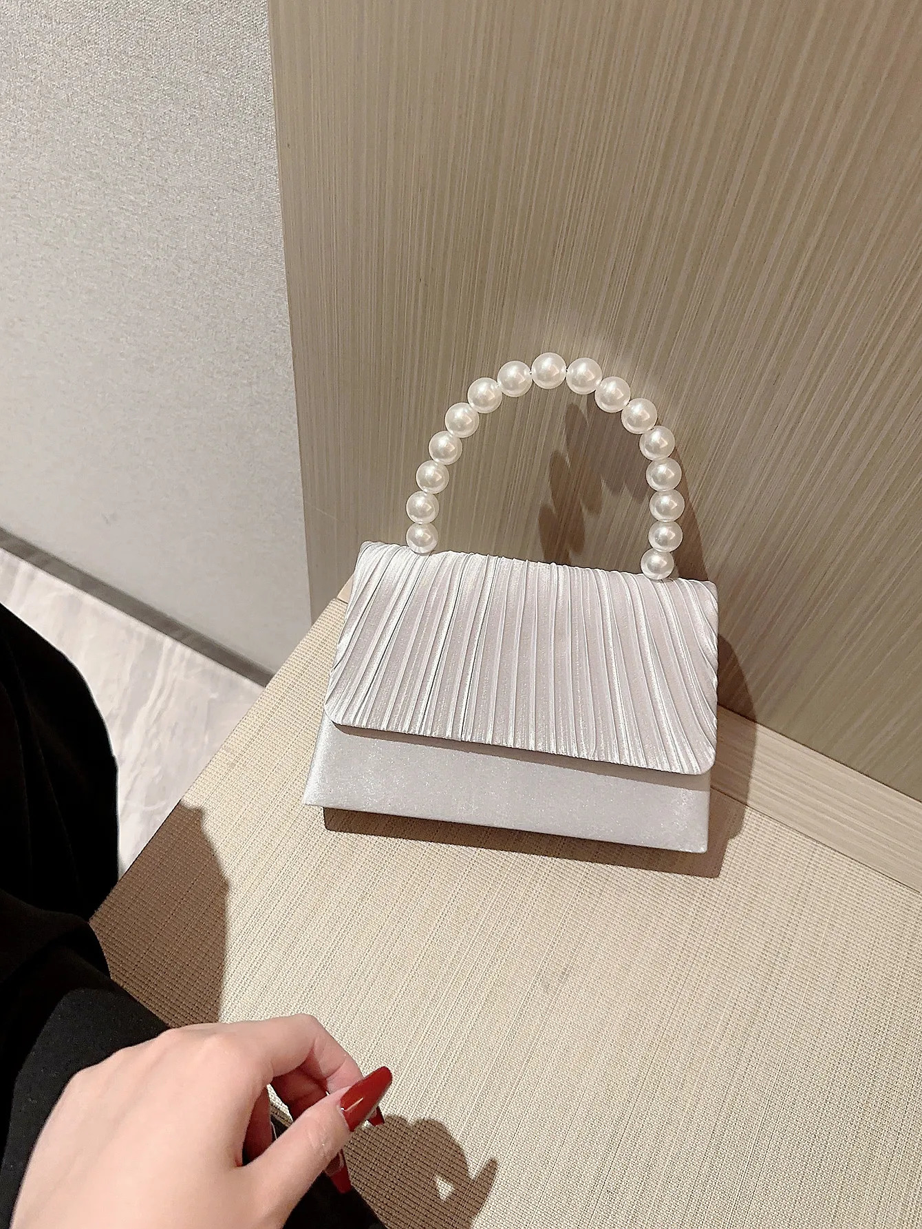 Womens Classic Pleated Satin Handheld Evening Bag Pearl Handle Decorated Dress Chain Wedding Party Pro 241115