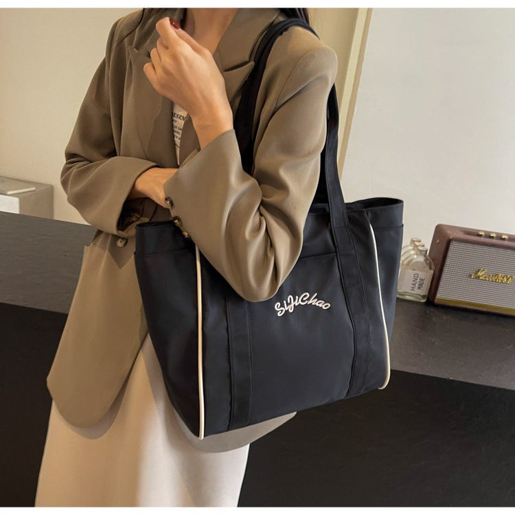 Casual Cloth For Bags Handbags Women Autumn Winter, New Simple And Large Capacity Shoulder Bag, College Commuting Bag Designer