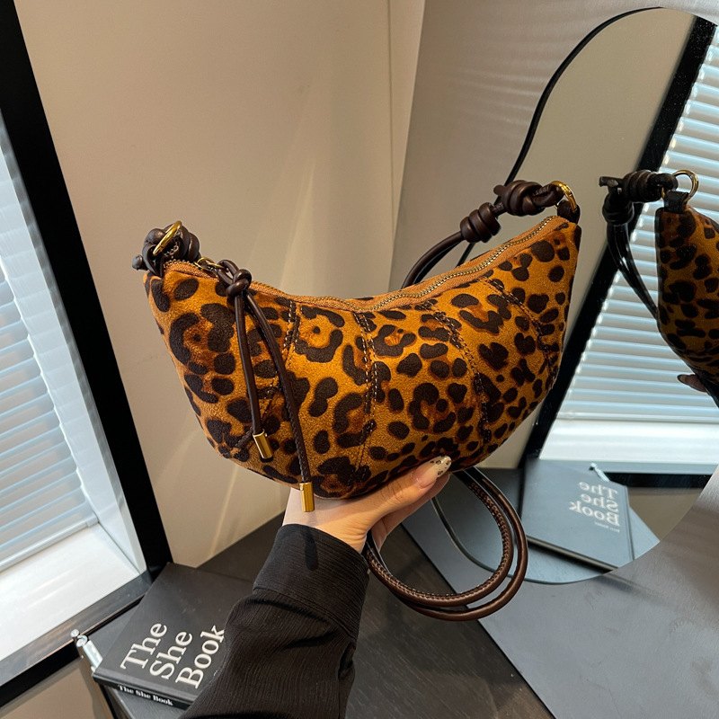 High End Handbag For Bags Handbags Women Autumn And Winter, New Fashionable Crossbody Cow Horn Bag, Dumpling Bag Designer