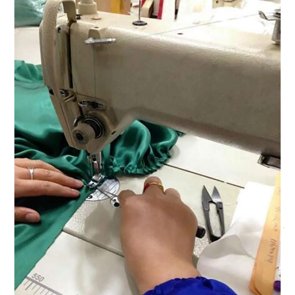 Romantic Strapless Lace Mini Wedding Dress with ral Appliques for Boho Brides