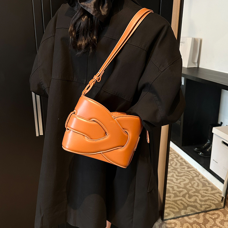 Advanced texture for women 2025S designer new geometric niche woven women shoulder bag fashionable and versatile small bag