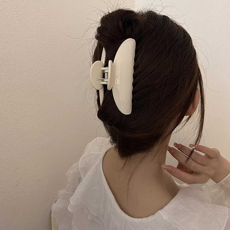 Clamps 2024 New Letter B Acetate Hair Claw Clip Fashion Large Ponytail Hair Clip Shark Clip Bucket Female Hair AccessoriesH241130 F1RQ