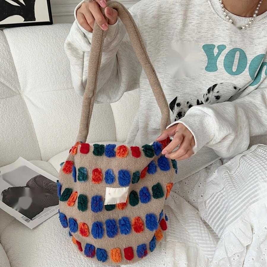 Plush Bucket Bag WoMens Bag New Cross Shoulder Bag Handheld Shoulder Bag Shopping Storage Bag Totes Handbags 241104