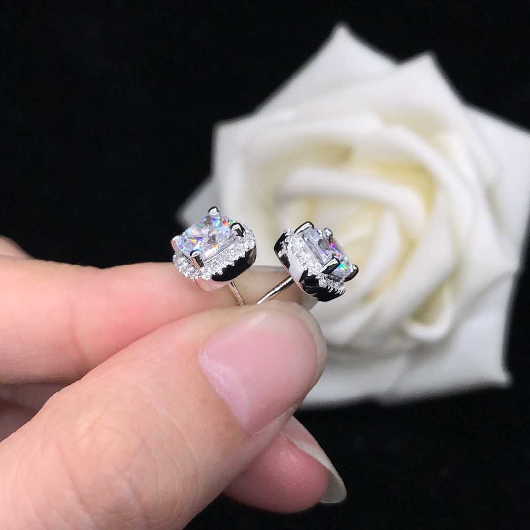 Boutique Engagement Jewelry 925 Sterling Silver Rhodium Plated with Customized1-3ct Cushion Cut Moissanite Earring for Female