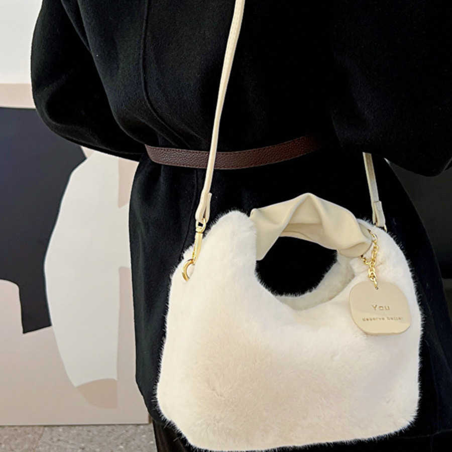 New Plush Tote Bag Texture Personality Large Capacity Designer Bag Fashion Winter Plush Cross Shoulder Single Shoulder Handheld WoMens Bag Totes Handb
