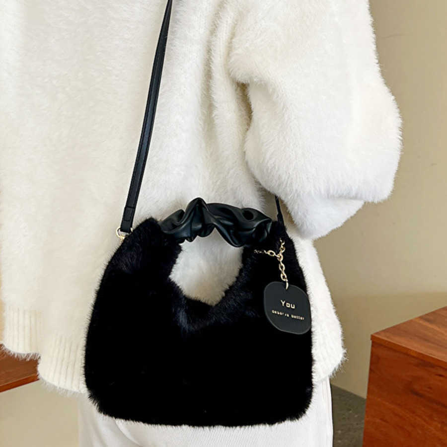 New Plush Tote Bag Texture Personality Large Capacity Designer Bag Fashion Winter Plush Cross Shoulder Single Shoulder Handheld WoMens Bag Totes Handb