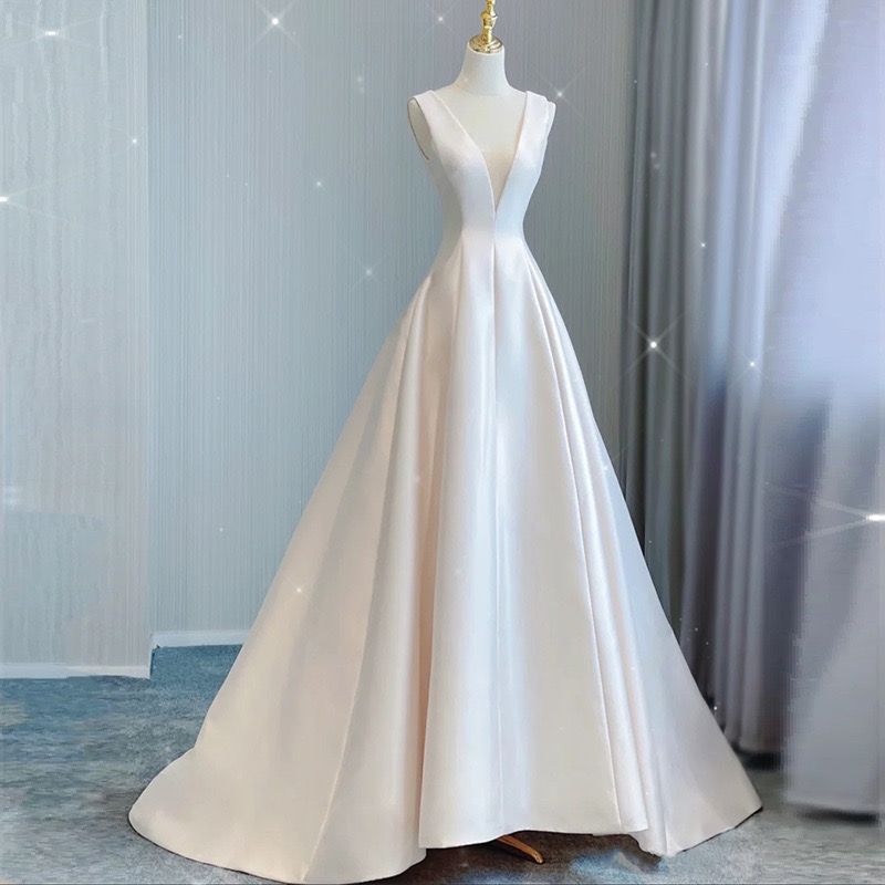satin vintage wedding dresses 2024 sexy v neck Arabic Satin church garden bridal reception gowns Robe de mariee with big bow trumpet style wed dress M