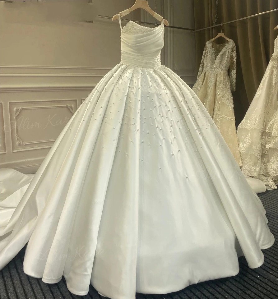 Gorgeous Princess Wedding Dress Strapless Pearls Sleeveless Chapel Train Birde Formal Gowns Vestido De Novia Robe De Mariage