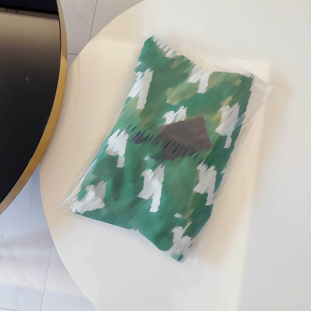 Brand kids jackets green baby coat Size 100-150 Long sleeved boys girls Outerwear Hooded child Sunscreen clothing Jan20