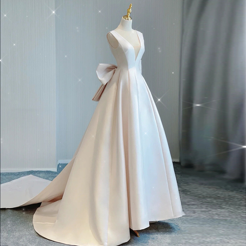 satin vintage wedding dresses 2024 sexy v neck Arabic Satin church garden bridal reception gowns Robe de mariee with big bow trumpet style wed dress M