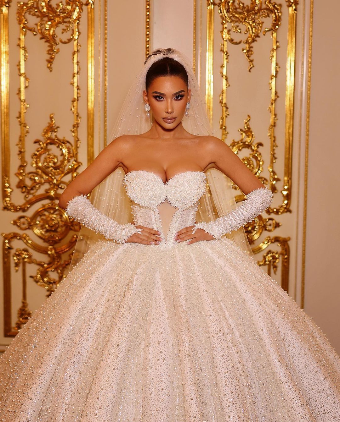 Vintage Ball Gown Wedding Dresses Sweetheart Removable Sleeves Bridal Gowns Sequined Beads Sweep Train Princess Marriage Gowns Custom Made