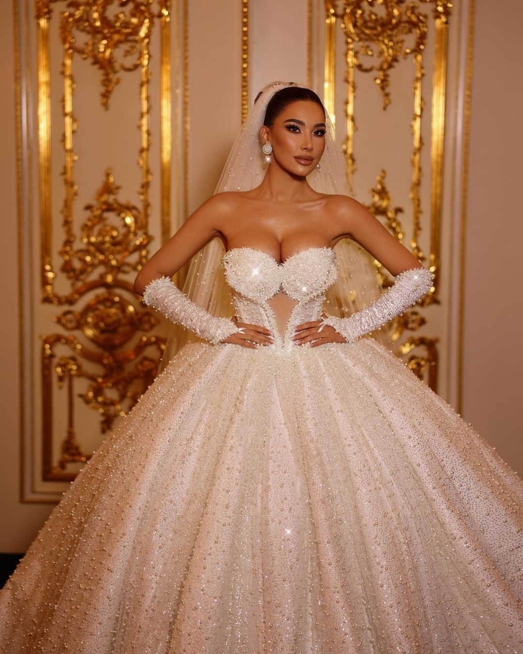 Vintage Ball Gown Wedding Dresses Sweetheart Removable Sleeves Bridal Gowns Sequined Beads Sweep Train Princess Marriage Gowns Custom Made