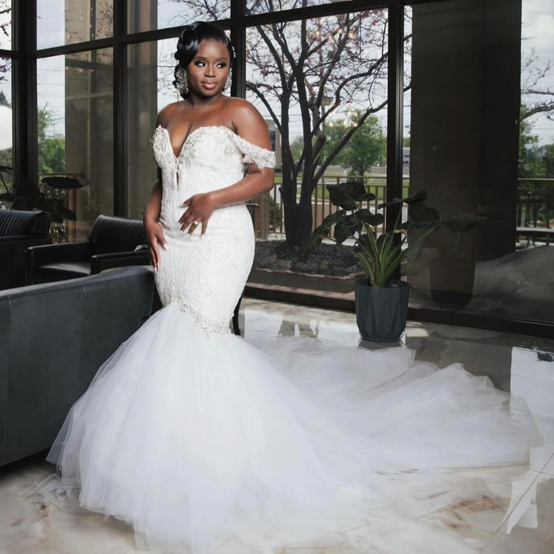 Plus Size Aso Ebi Mermaid Wedding Dress Off Shoulder Appliqued Lace Beaded Bridal Gowns for Bride Tiered Tulle Skirt for African Black Women Marriage 