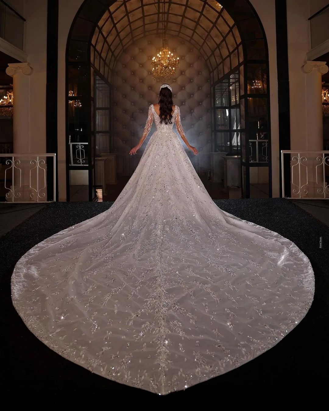 Exquisite A-line Wedding Dresses Applique Shining Sequins Beads Backless Sweep Train Long Sleeves Custom Made Zipper Plus Size Bridal Dress Vestidos D