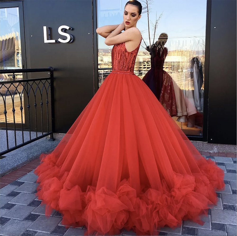 Shining Red Beaded Ball Gown Quinceanera Dresses Jewel Neckline Prom Gowns Ruffled Floor Length Tulle Sweet 16 Dress 0509