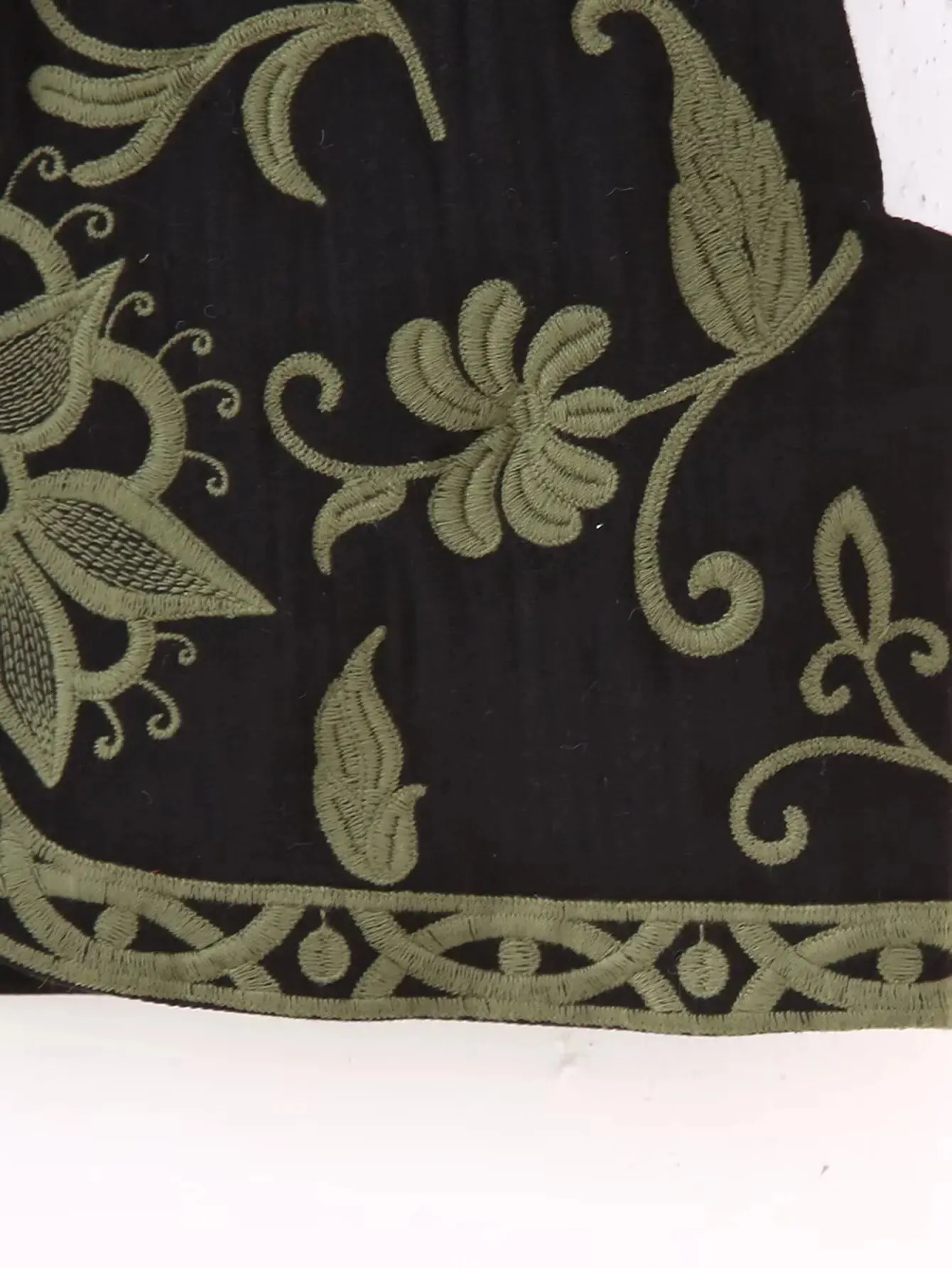 Women Vintage O Neck Flower Embroidery Short Vest Jacket Ladies Sleeveless Casual Cardigan WaistCoat Crop Tops CT5359 240123