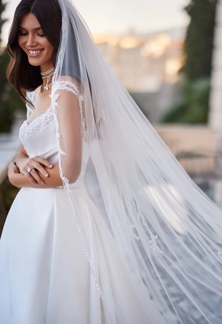 Modest Sheer Neck Cap Sleeve Wedding Dresses Beaded Thigh High Split Bridal Gown Pleat Satin A E Vestido De Novia For Bride Lz0304