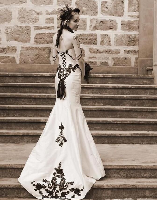 New Vintage White And Black Mermaid Wedding Dresses sweetheart Elegant Lace Applique Beaded Wedding Bridal Gowns robe de mariage Garden Wedding Dresse