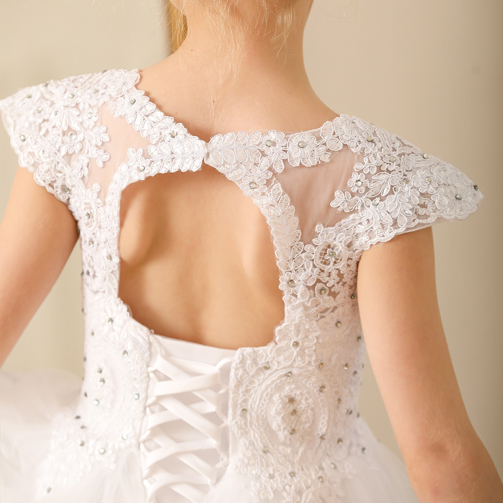 2024 White Flower Girls For Weddings Scoop Ruffles Lace Pearls Backless Princess Children Wed Birthday Party Elegant First Communion Dresses