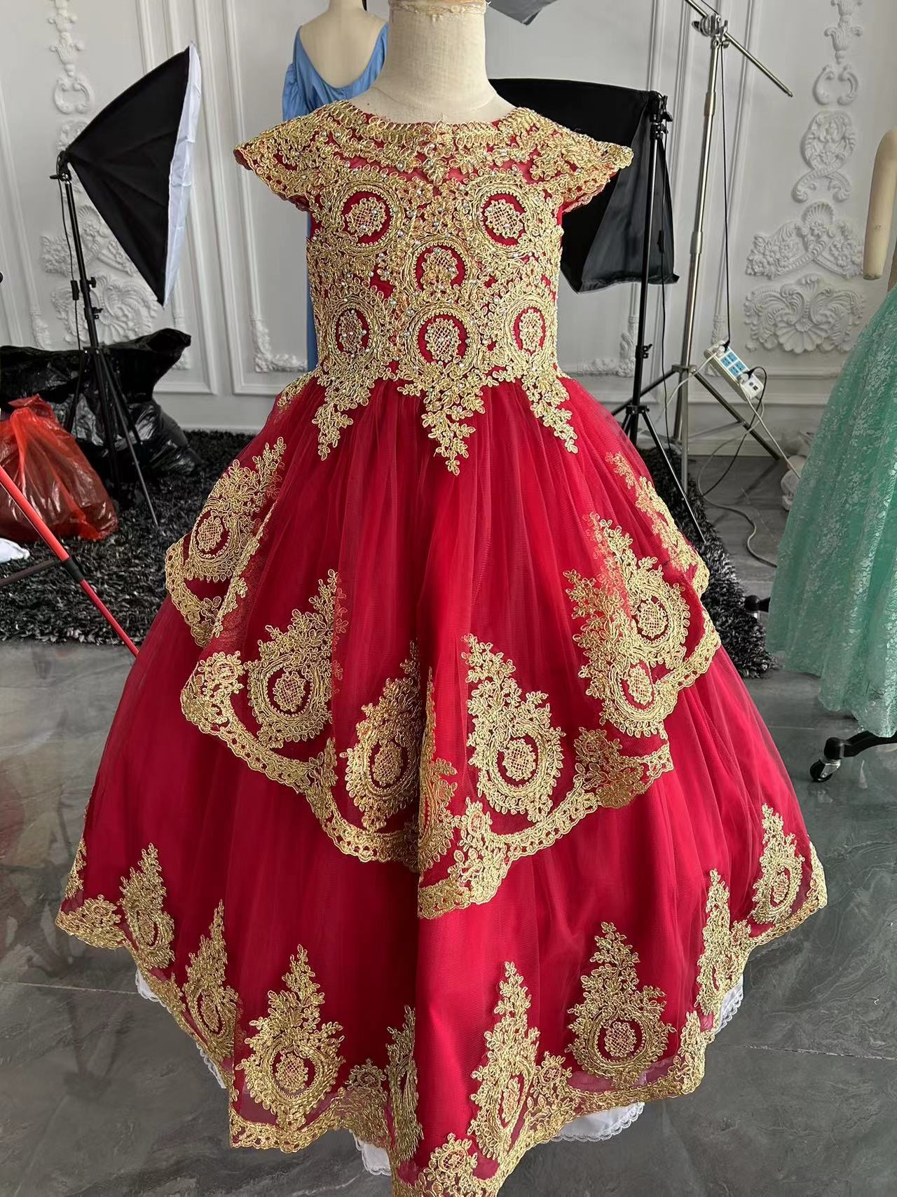 2024 White Flower Girls For Weddings Scoop Ruffles Lace Pearls Backless Princess Children Wed Birthday Party Elegant First Communion Dresses