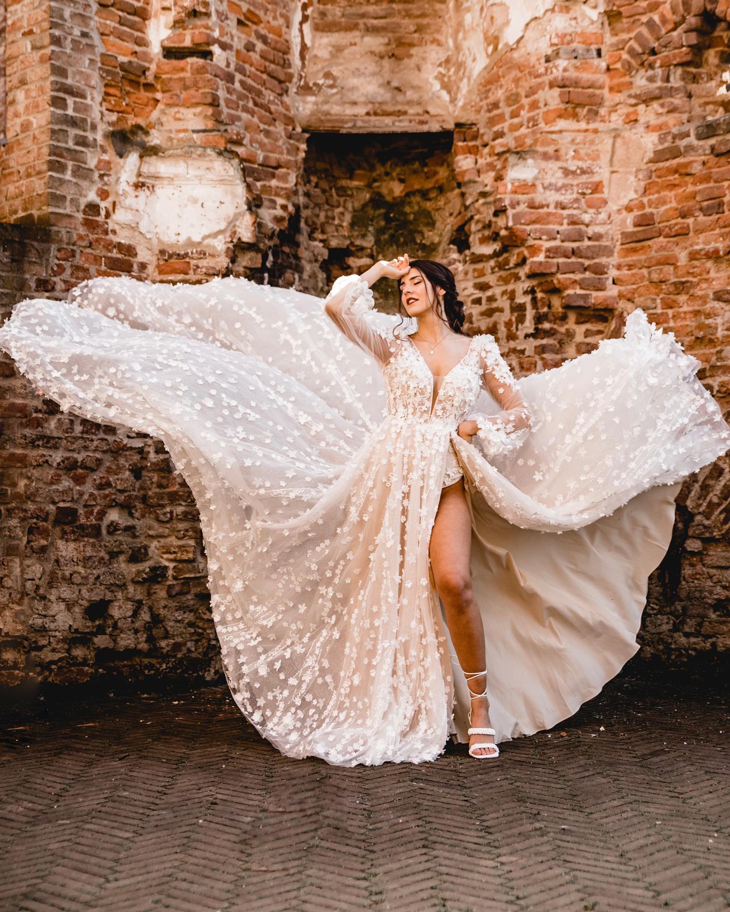 Vintage 3D Floral Wedding Dresses V Neck A Line Long Sleeve Lace Beach Bridal Gowns Side Split Bride Dress Vestidos De Novia