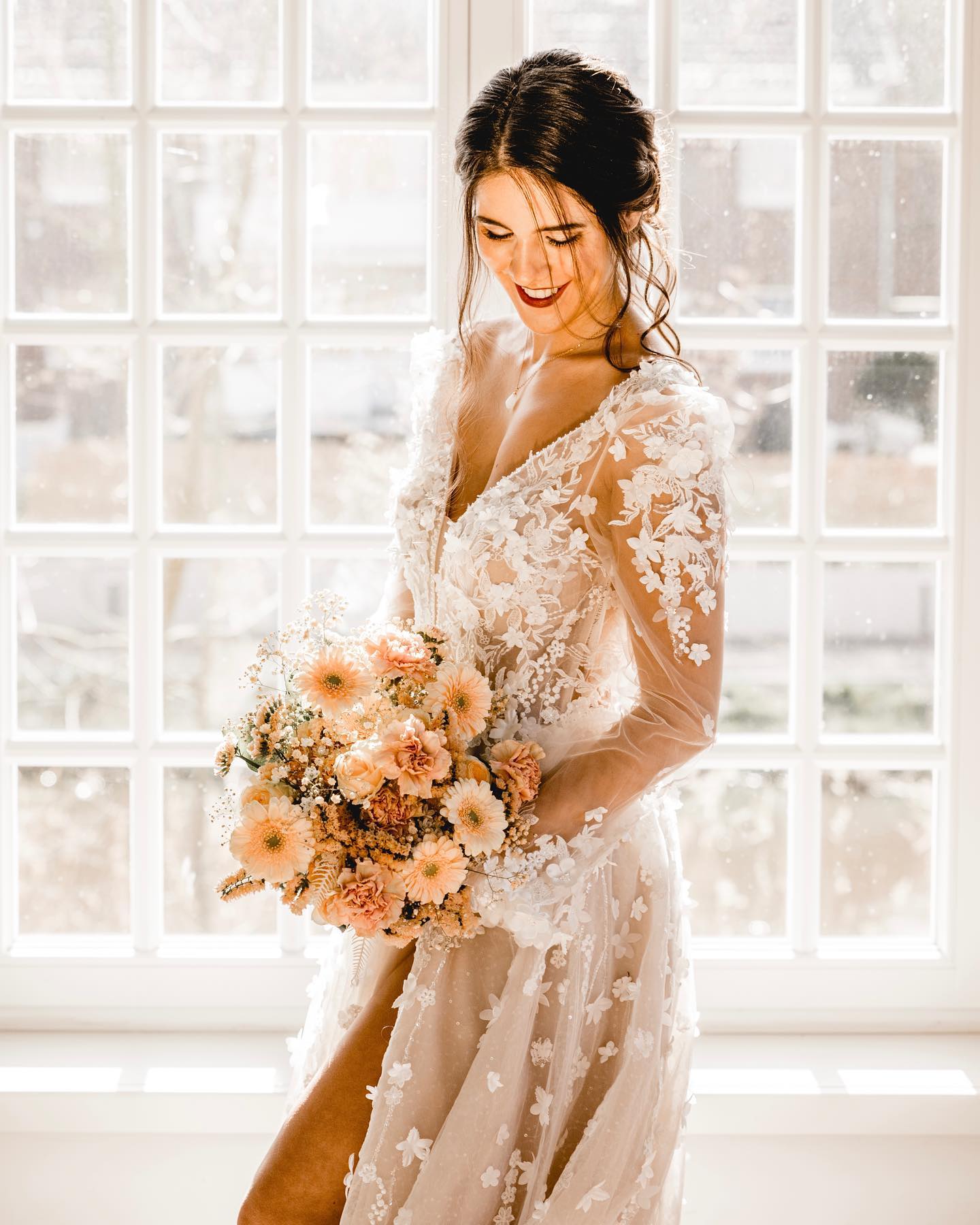 Vintage 3D Floral Wedding Dresses V Neck A Line Long Sleeve Lace Beach Bridal Gowns Side Split Bride Dress Vestidos De Novia