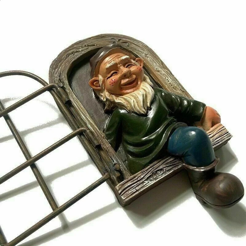 Elf Out The Door /Window Tree Hugger Naughty Garden Gnome Statue Tree Decor 240122