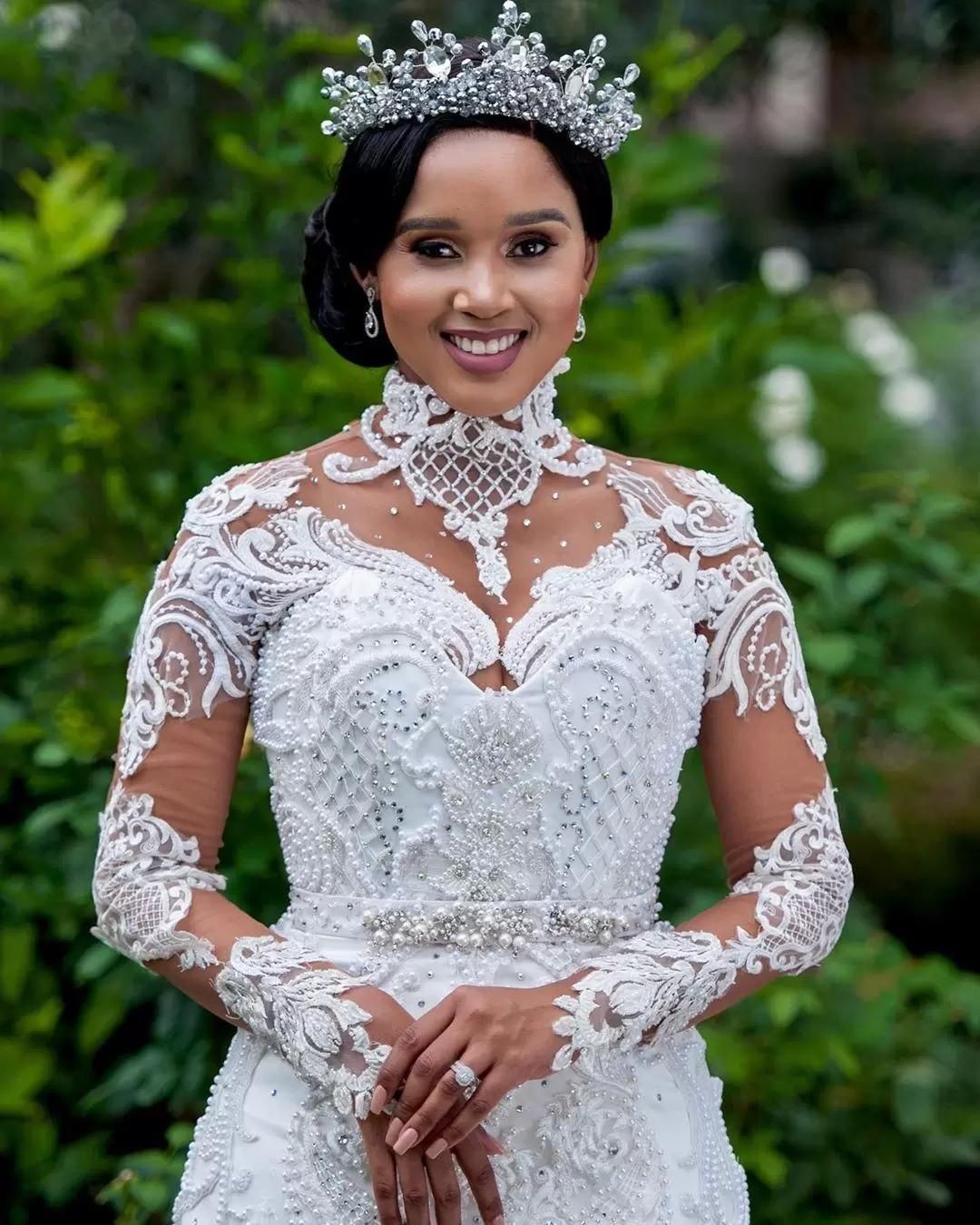 2024 High Neck Mermaid Wedding Dresses Bridal Gowns Sweep Train Lace Crystal Pearls Beads Plus Size African Nigerian Fishtail Robe De Mariee Long Slee