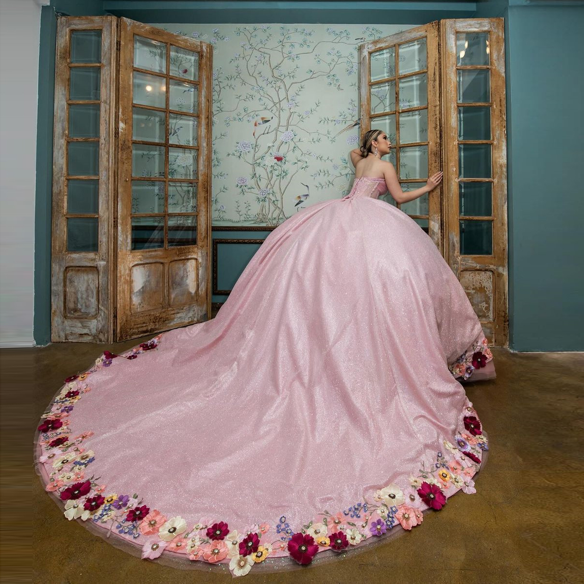 Shiny Pink Quinceanera Dresses 2024 Ball Gowns Appliques Sequined Strapless Sweet 16 Dress Birthday Party Gown 15 Vestidos 0521