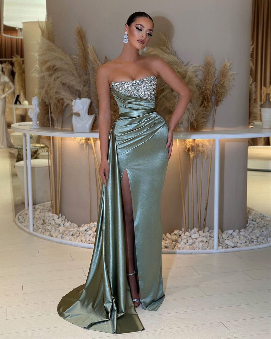 2024 Sexy Green Prom Dresses Strapless Mermaid Plus Size Floor Length Sleeveless Silver Crystal Beads Side Split Long Vintage Evening Gowns