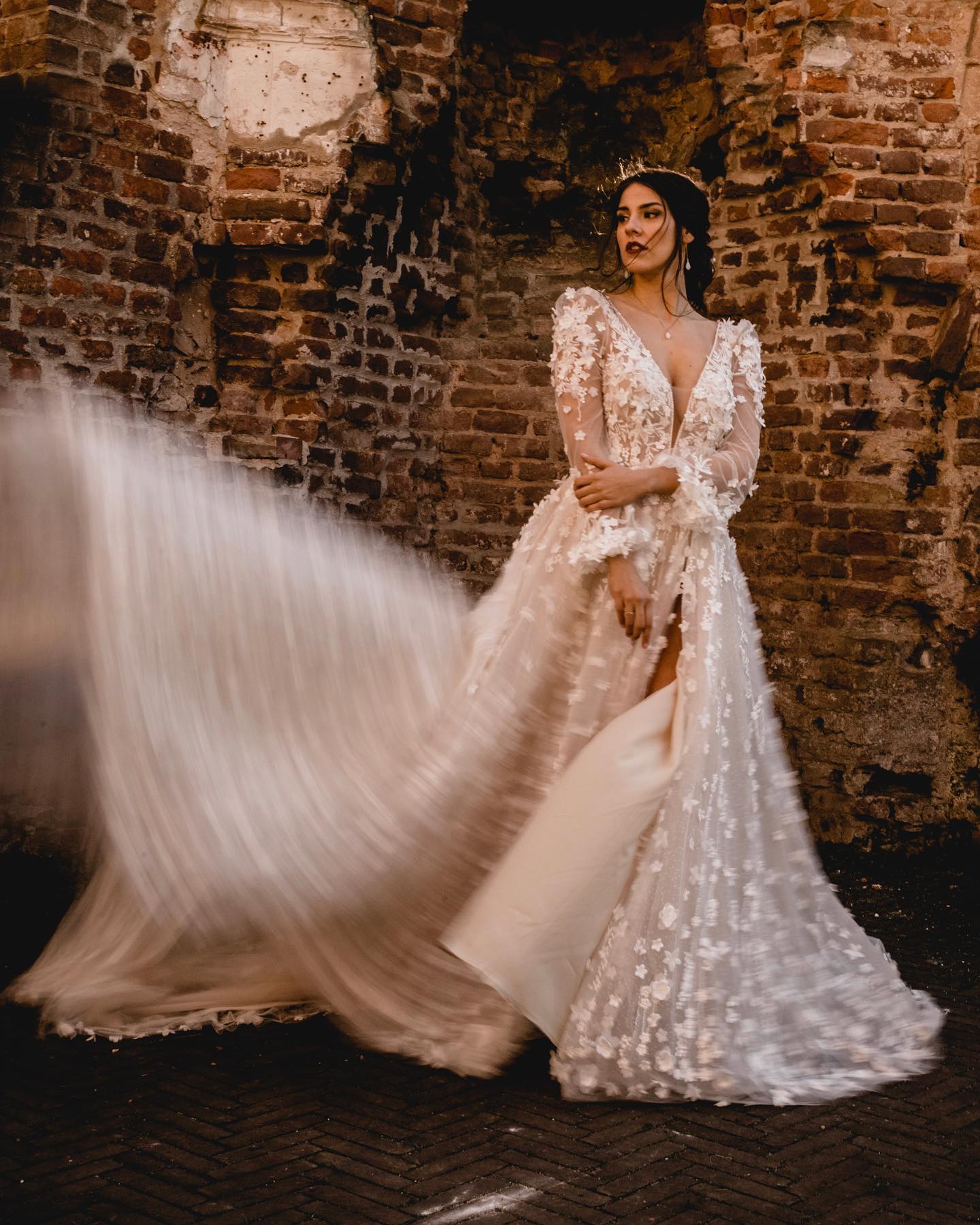 Vintage 3D Floral Wedding Dresses V Neck A Line Long Sleeve Lace Beach Bridal Gowns Side Split Bride Dress Vestidos De Novia