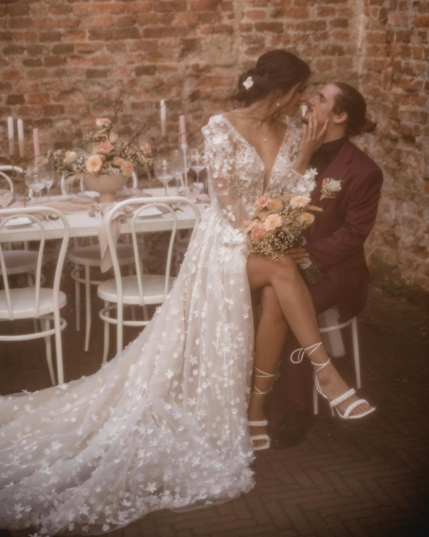 Vintage 3D Floral Wedding Dresses V Neck A Line Long Sleeve Lace Beach Bridal Gowns Side Split Bride Dress Vestidos De Novia