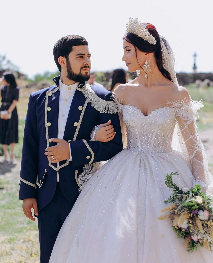 Modest Ball Gowns Wedding Dresses Sparkly Sequins Feather Bridal Gown Luxury Long Bride Robe Vestido De Novia