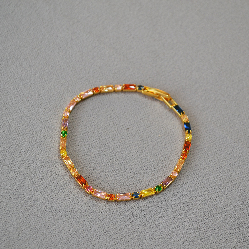 Korean version of niche design sweet fresh brass gold plating color vermiculite daily simple temperament buckle fine bracelet female