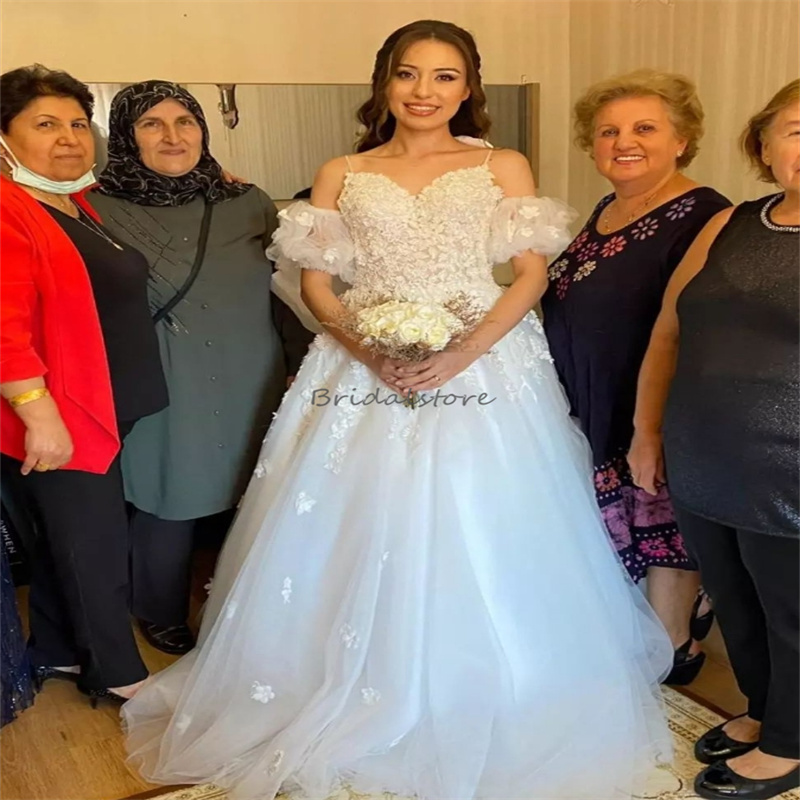 Beautiful Princess Lace Wedding Dresses 2024 Spaghetti Straps A Line Appliques Lace Country Fariy Bridal Dress Tulle Gatsby Hippies Garden Bride Dress