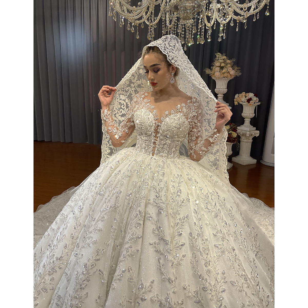 Ball Gown Wedding Dresses Sheer Neck Long Sleeves Bridal Sequins Appliques Court Train Princess Marriage Gowns Custom Made