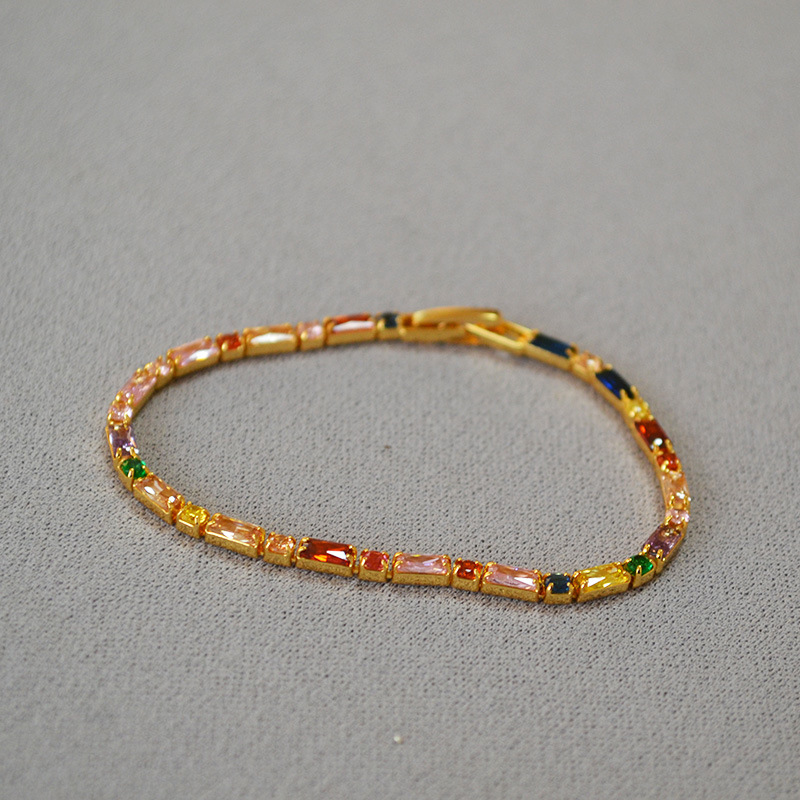 Korean version of niche design sweet fresh brass gold plating color vermiculite daily simple temperament buckle fine bracelet female