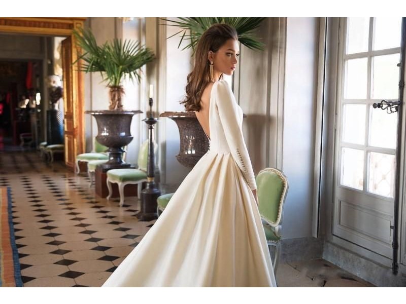 Satin Dresses A Line Backless Sweep Train Long Sleeve Wedding Gowns Bateau Neck Winter Autumn Bridal Dress Plus Size