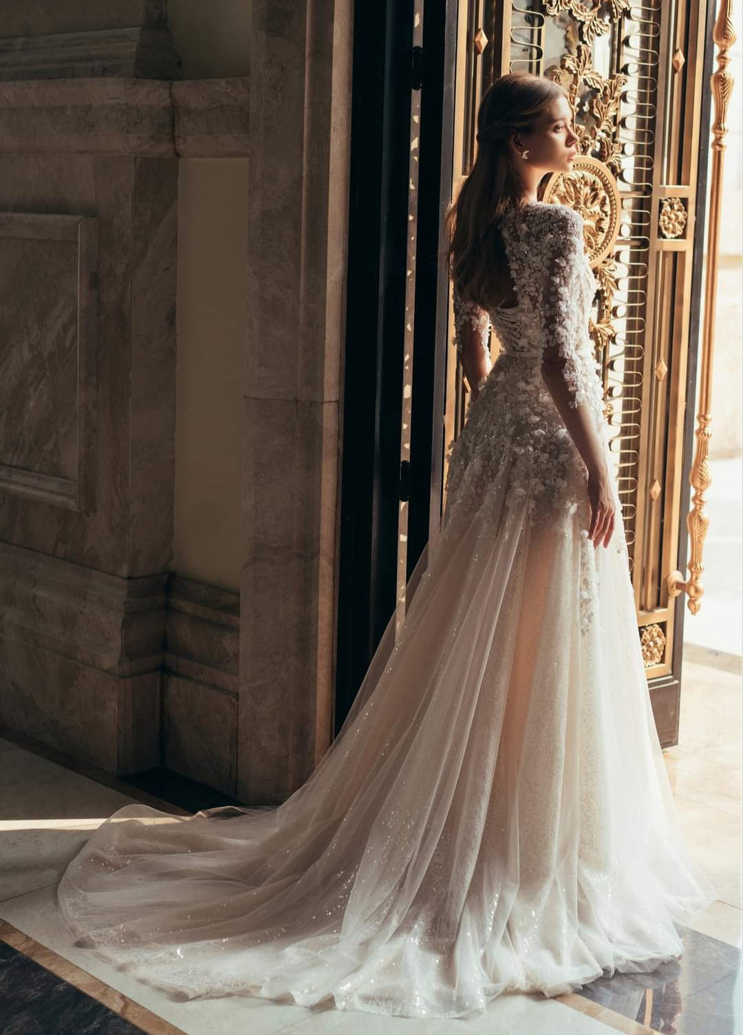 Charming 3D-Ral Appliques Wedding Long Sleeve Bridal Gowns A E Sweep Train Bride Dresses Custom Made Plus Size 0219