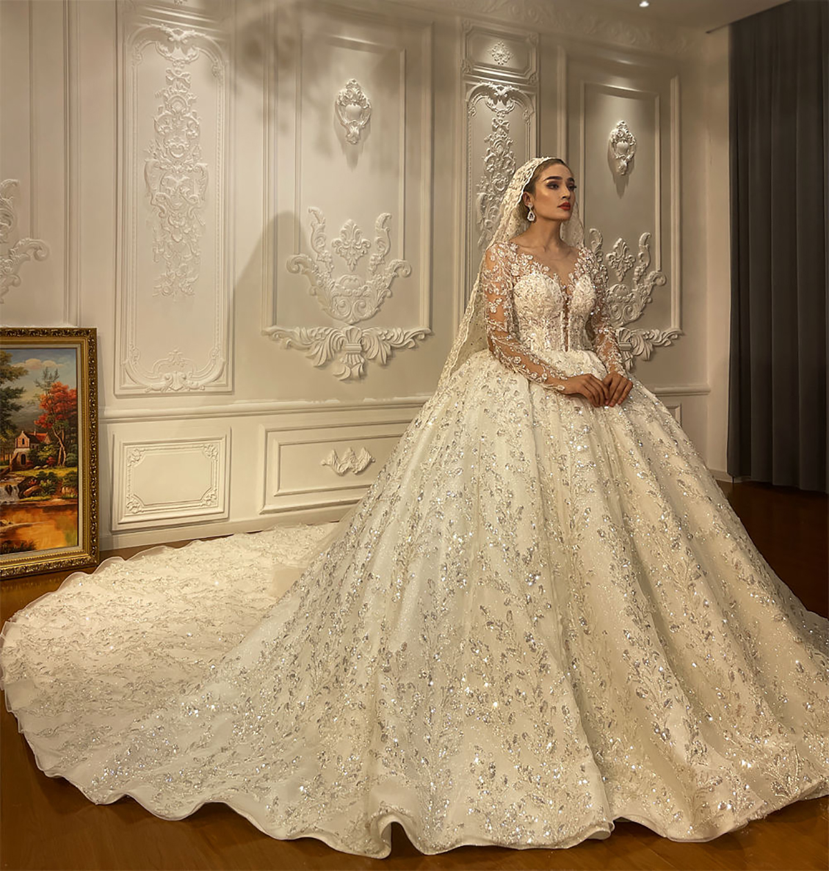 Ball Gown Wedding Dresses Sheer Neck Long Sleeves Bridal Sequins Appliques Court Train Princess Marriage Gowns Custom Made