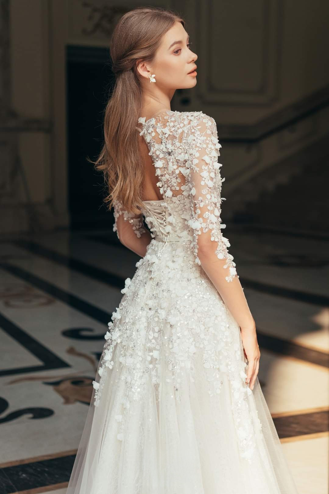 Charming 3D-Ral Appliques Wedding Long Sleeve Bridal Gowns A E Sweep Train Bride Dresses Custom Made Plus Size 0219