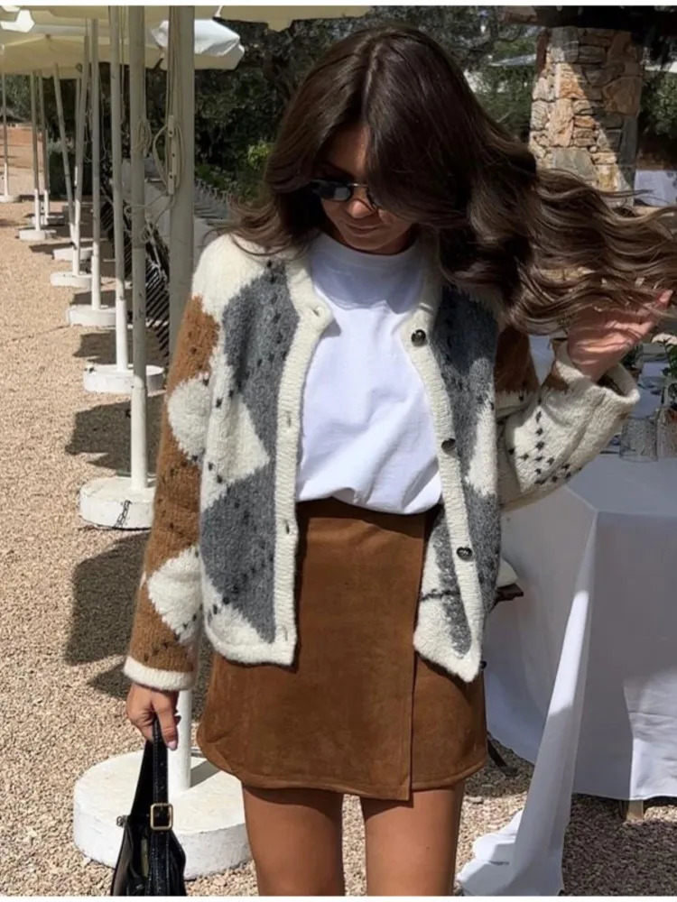 Autumn Plaid Printed Knitted Cardigan Women Casual V-neck Single Breasted Sweater Cardigan Fashion Lady Streetwear Coats 240123