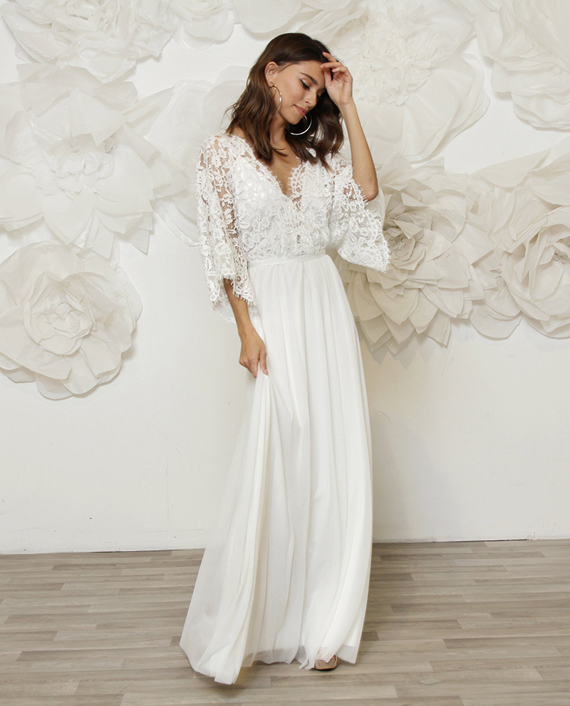 Arabia A Line Wedding Dress V Neck Lace Appliques Long Sleeve Bride Dresses Sweep Train Backless Boho Bridal Gowns