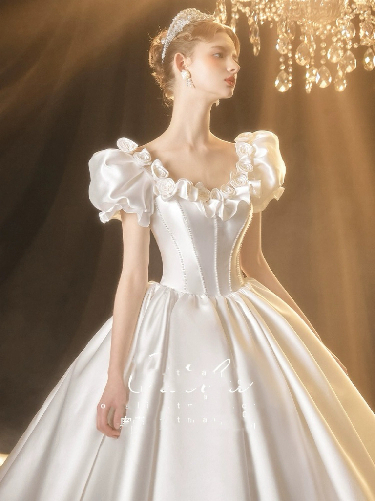 Elegant Vintage Satin Wedding Dress Princess Cap Sleeves Long Train 2024 Handmade Flowers Pearls Beaded Pageant Bridal Gowns Arabic Custom Made Robe D