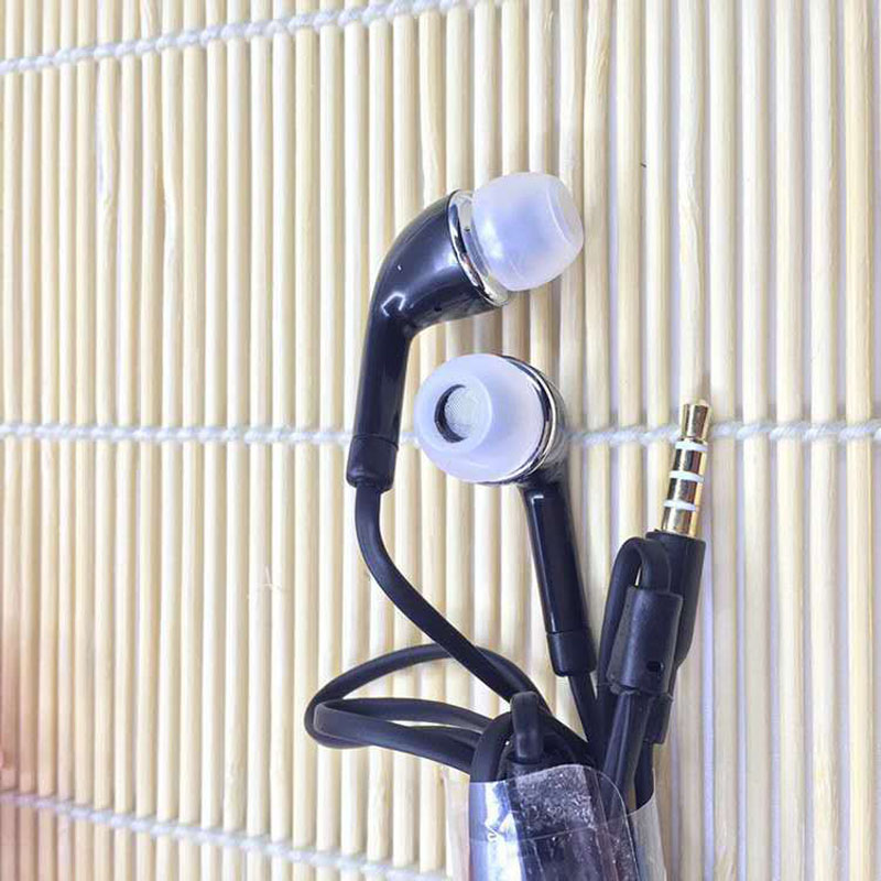 OEM High quality J5 Stereo Earphone 3.5mm In-Ear flat noodle Headphones Headset with Mic and Remote Control for J5 S3 S4 S5 S6