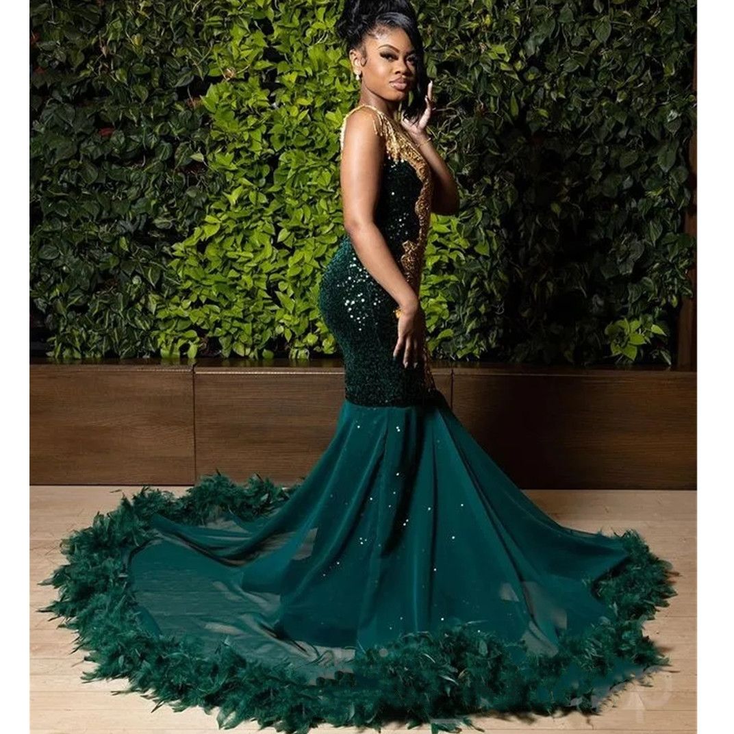 2024 Dresses Wear Sexy Dark Green Deep V Neck Mermaid Sequined Lace Gold Crystal Beads Backless Feather Arabic Women Formal Evening Gowns