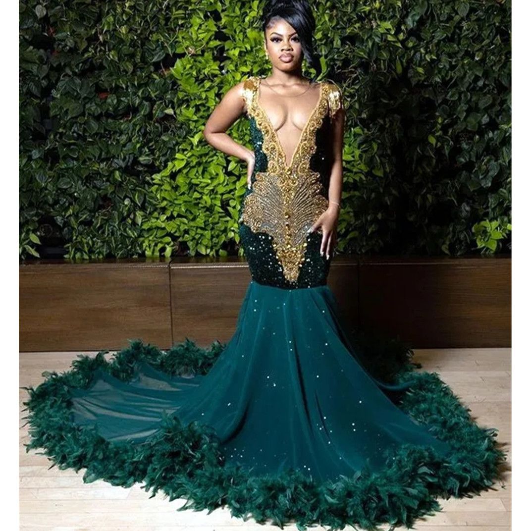 2024 Dresses Wear Sexy Dark Green Deep V Neck Mermaid Sequined Lace Gold Crystal Beads Backless Feather Arabic Women Formal Evening Gowns