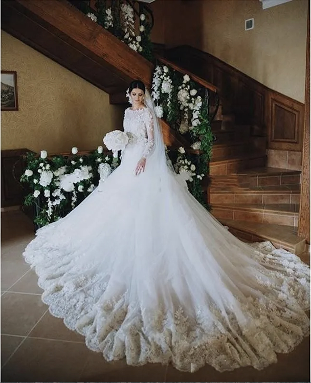 2024 Romantic Victorian Dresses Scoop Vintage Long Sleeves Arabic Muslim Islamic Wedding Gowns Lace Appliques Bridal Dress 0509