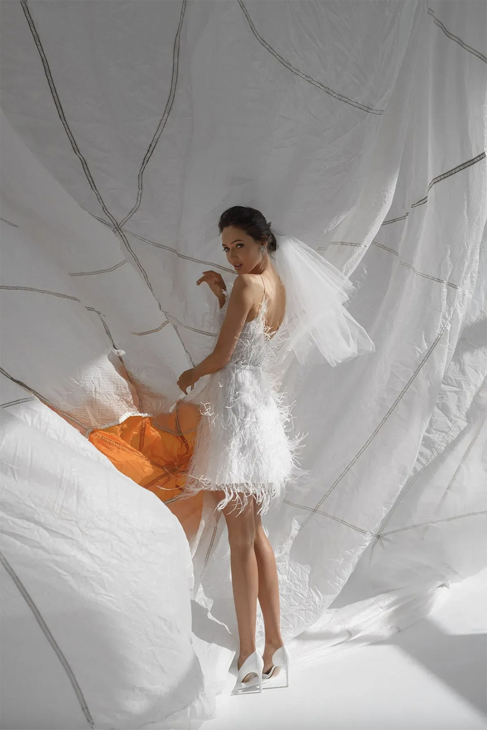 Furs White Short A Line Dresses Bling Sequined Spaghetti Straps Boho Beach Bridal Gowns Mini Second Reception Wedding Party Dress For Bride 0509