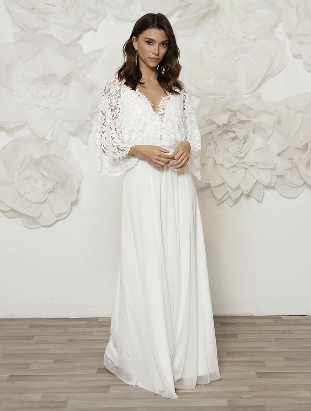 Arabia A Line Wedding Dress V Neck Lace Appliques Long Sleeve Bride Dresses Sweep Train Backless Boho Bridal Gowns 0509